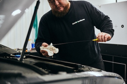 Autoservice og olieskift i Risskov og Lystrup